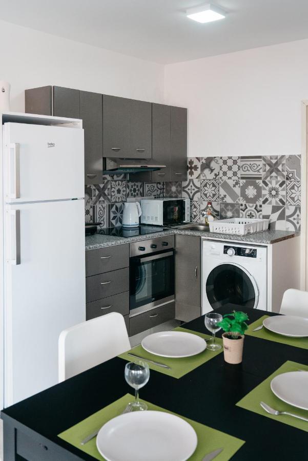 Ferienwohnung Seasunlove Apt. Larnaka Exterior foto